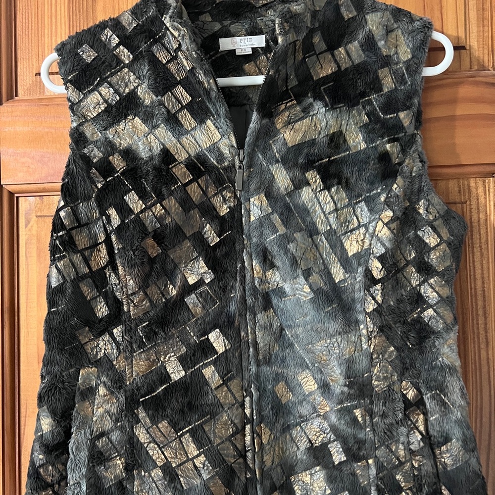 Chic Faux Fur Vest in Black and Gold
